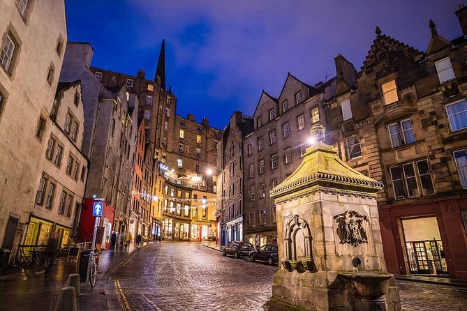 Harry Potter Tour & Edinburgh Castle Visit - Wandering Through Edinburgh Old Town