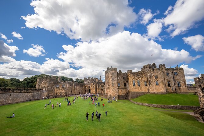 Harry Potter's Alnwick Castle and Scottish Borders Day Trip - Comfortable Transport and Expert Guides