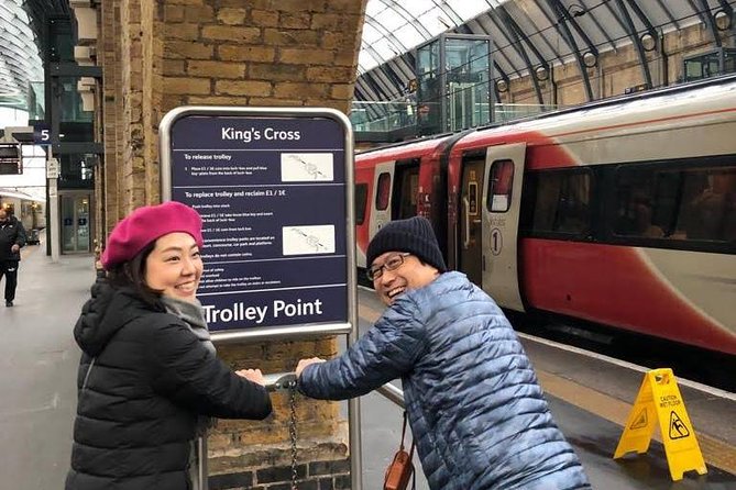 Harry Potters Magical Black Taxi Tour London - The Magic of Platform 9 ¾ at Kings Cross Station