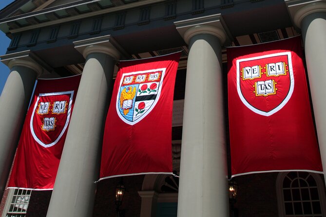 Harvard Square and University Smartphone Guided Audio Walking - Highlights of Harvard Square Landmarks and Historic Sites