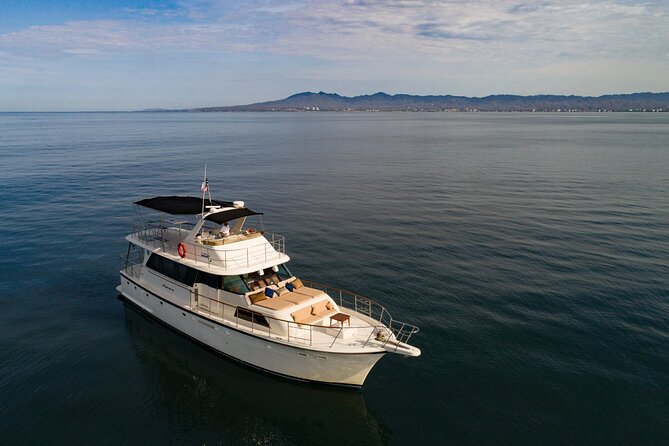 Hatteras 58-61' Luxury Yacht in Puerto Vallarta & Nuevo Nayarit - The Yacht Itself: Style and Comfort
