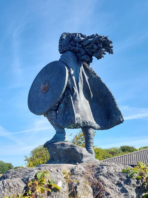 Haugesund: E-bike City Tour guided by the locals - Exploring Haraldsstøtta and Korsshaugen