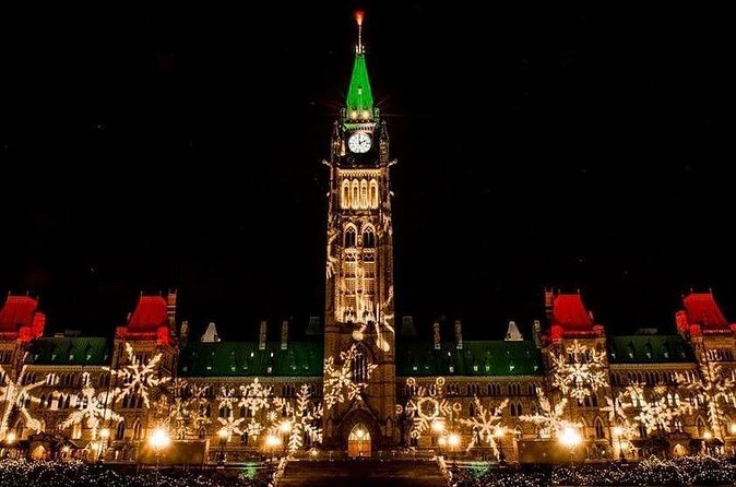 Haunted Walk's Nightmare Before (and after) Christmas Tour in Ottawa - Seasonal Atmosphere and Festive Touches