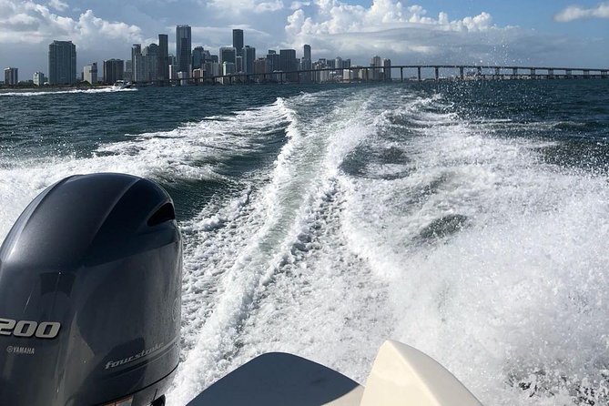 Have the best time in Miami aboard our SeaRay - The Boat Features and Amenities