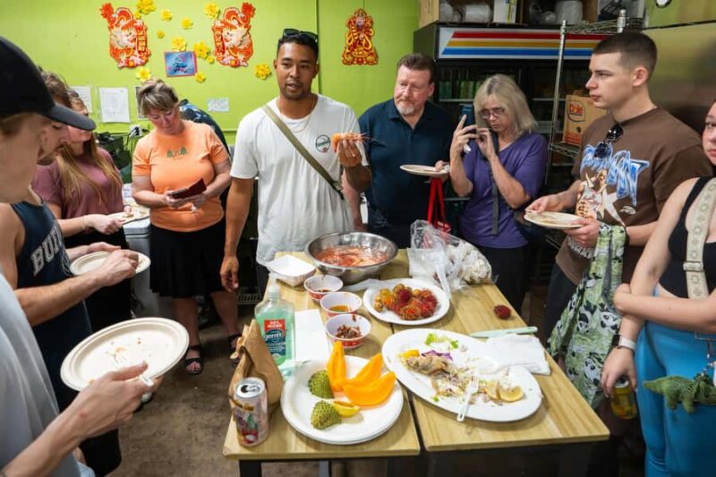 Hawaii: Off The Beaten Path Food Tour - The Guides Role in the Foodventure