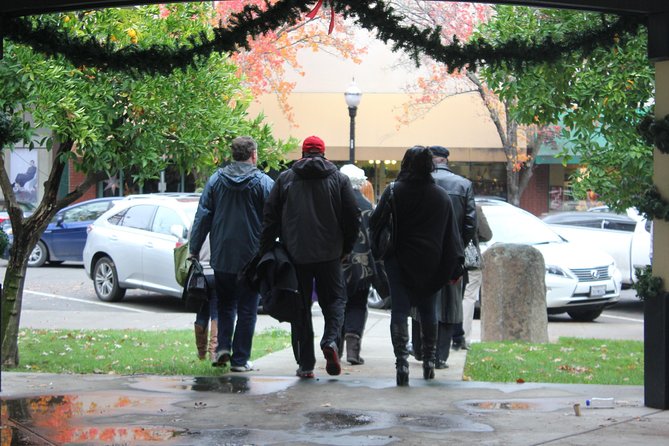 Healdsburg Wine & Food Holiday Walking Tour - The Role of the Professional Guide and Small Group Experience