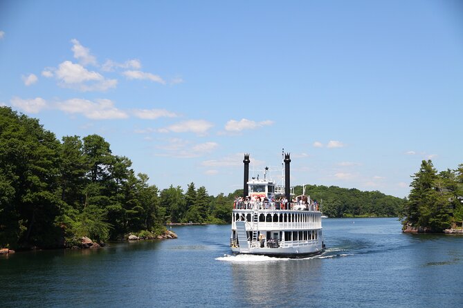 Heart of the 1000 Islands Sightseeing Cruise - Guided Commentary and Live Entertainment
