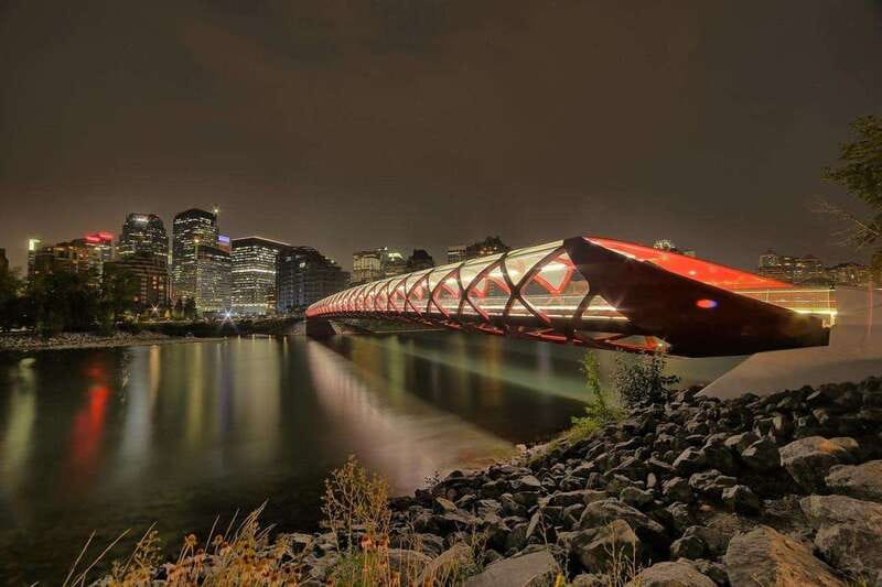 Heartwarming Walking Tour in Calgary for Those in Love - The Significance of the World’s Tallest Mural