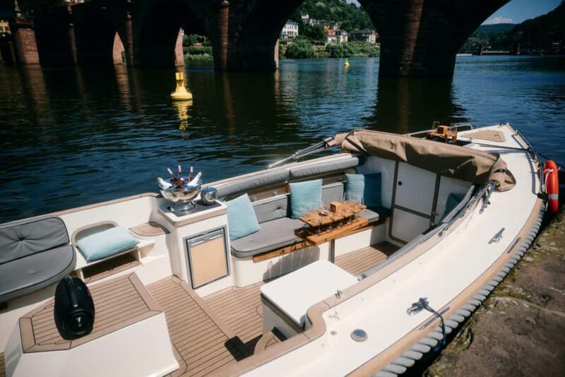 Heidelberg: Boat ride Heidelberg Private boat with captain 1.5 hours for up to 2 guests - Perfect for Special Occasions and Celebrations