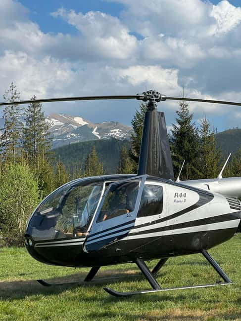 HELICOPTER SIGHTSEEING ONE DAY TOUR ZAKOPANE FROM KRAKOW - Exploring Chochoów: A Village Steeped in Tradition