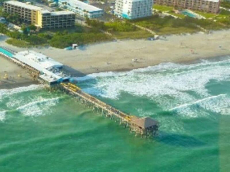 HELICOPTER TOUR: 30-35 Minute Private NASA Tour - The Robinson R-44 Helicopter: Comfort and Safety