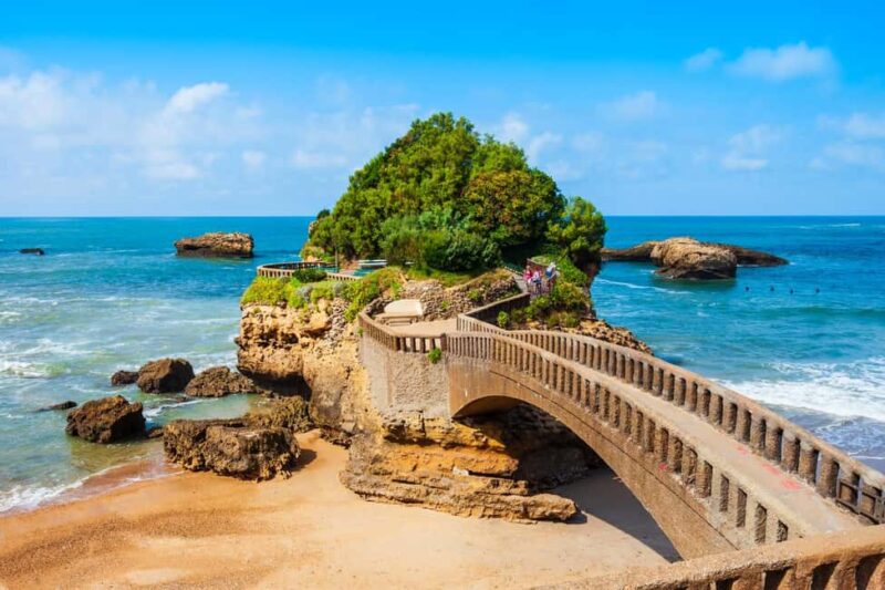 Hello Biarritz: Private 2-Hour Intro Walk with Local Guide - Meeting at the Entrance of a Historic Building in Biarritz