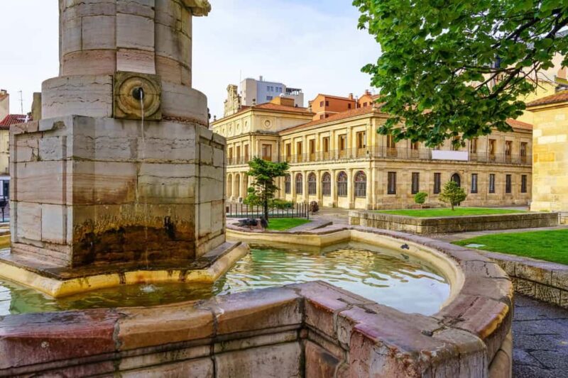 Hello León: Private 2-Hour Intro City Walk with Local Guide - Walking Tour Through León’s Iconic Landmarks