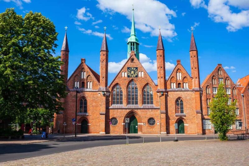 Hello Lübeck: Private 2-Hour Intro Walk with Local Guide - The Guide’s Role and Storytelling Style
