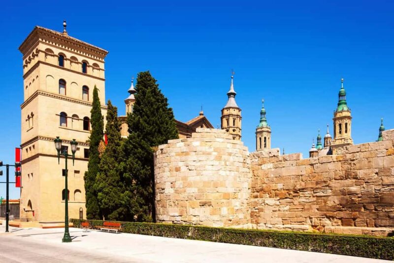 Hello Zaragoza: Private 2-Hour Intro Walk with Local Guide - The Guide: Knowledgeable and Friendly