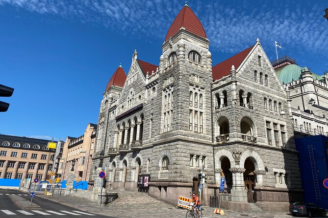 Helsinki and Suomenlinna Day Tour with Ferry Ride - Guide Expertise and Customer Satisfaction