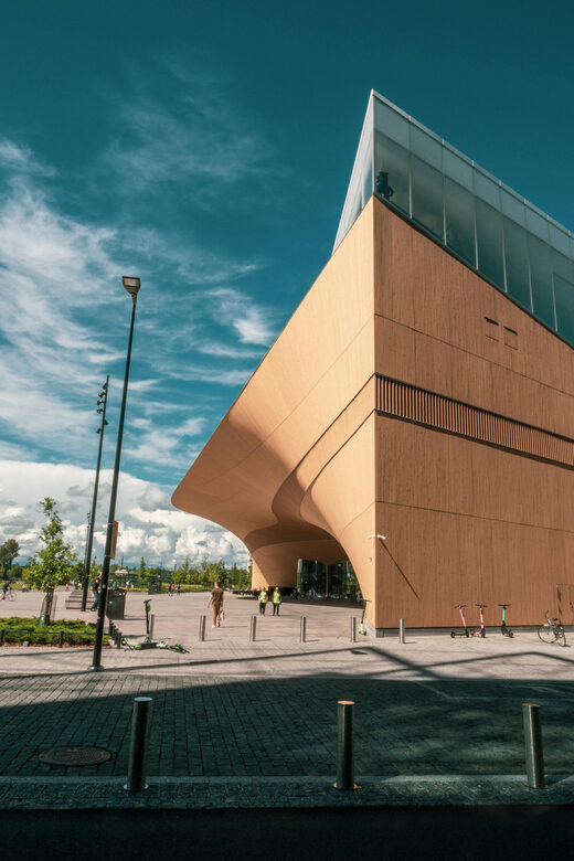 Helsinki: Architectural Highlights Guided Walking Tour - Visiting Architecturally Significant Commercial and Cultural Sites