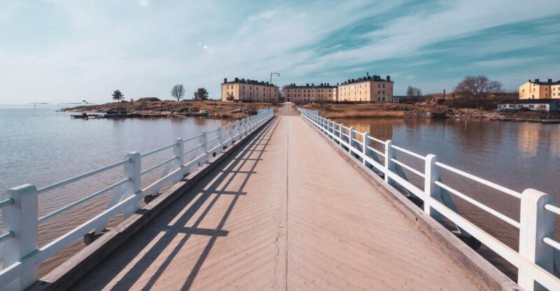 Helsinki: Capture the most Photogenic Spots with a Local - Comparing to Other Helsinki Experiences