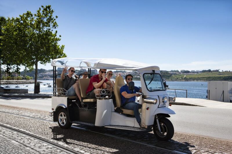 Helsinki City: 2.5-Hour City Tour with Electric TukTuk - Key Points