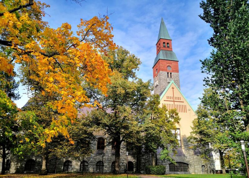 Helsinki: Small-Group Walking Tour with City Planner Guide - Exploring Market and Cultural Sites