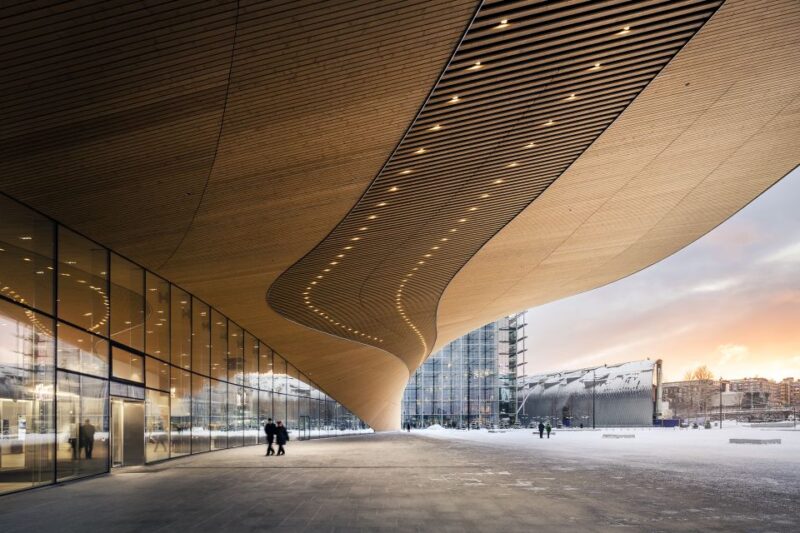 Helsinki: Small-Group Walking Tour with City Planner Guide - Architectural and Cultural Landmarks Along the Route