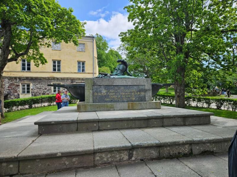Helsinki & Suomenlinna: City Highlights Tour with Ferry Ride - Key Points