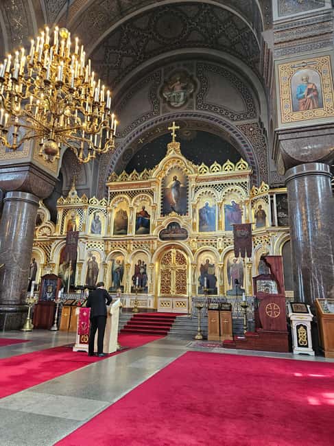 Helsinki & Suomenlinna: City Highlights Tour with Ferry Ride - Discovering Uspenski Cathedral: A 20-Minute Tour
