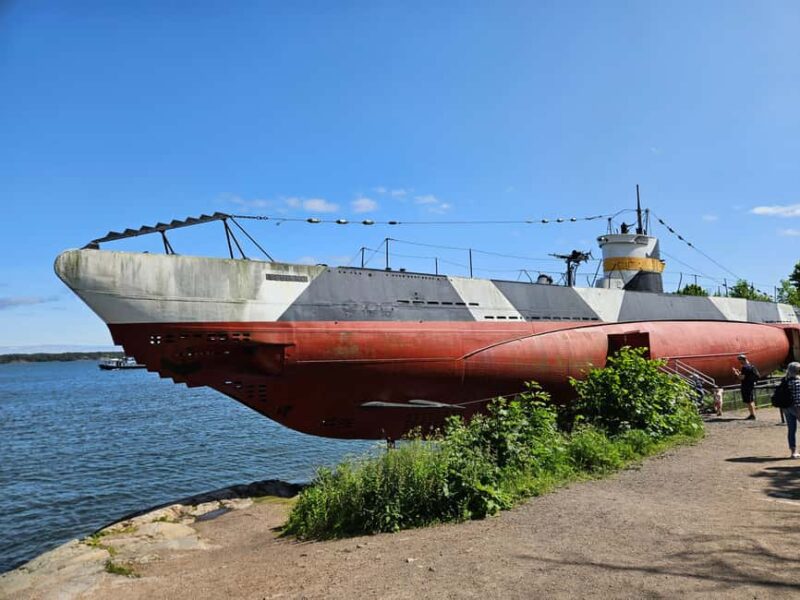 Helsinki & Suomenlinna: City Highlights Tour with Ferry Ride - Exploring Helsinki Cathedral: The Iconic Landmark