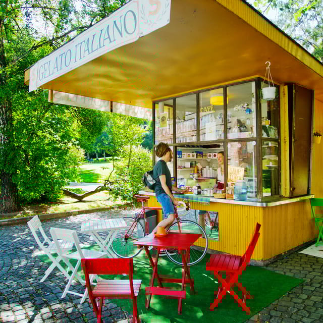 Helsinki: Tram Tour - Strolling Through Kaivopuisto Urban Park
