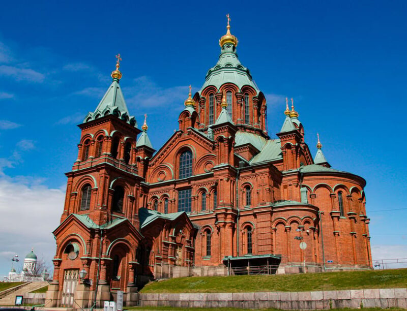 Helsinki Walking Tour with a Sociologist - Government and Cultural Landmarks