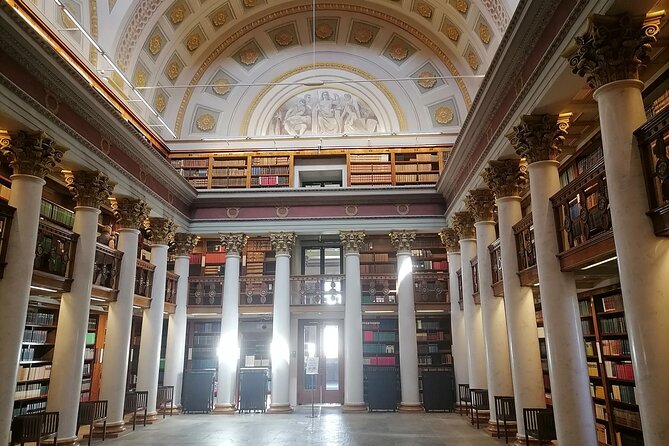 Helsinki Walking Tour With a Sociologist - Visiting the Presidential Palace