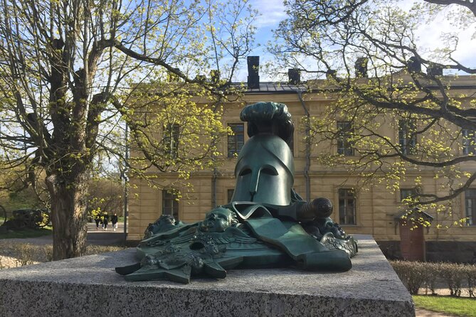 Helsinkis Island Fortress: An Audio Tour of Suomenlinna - Discovering Memorials and Museums