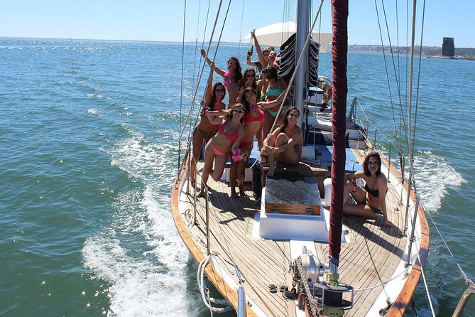 Hen Party in Lisbon on a vintage Sailboat - Key Points
