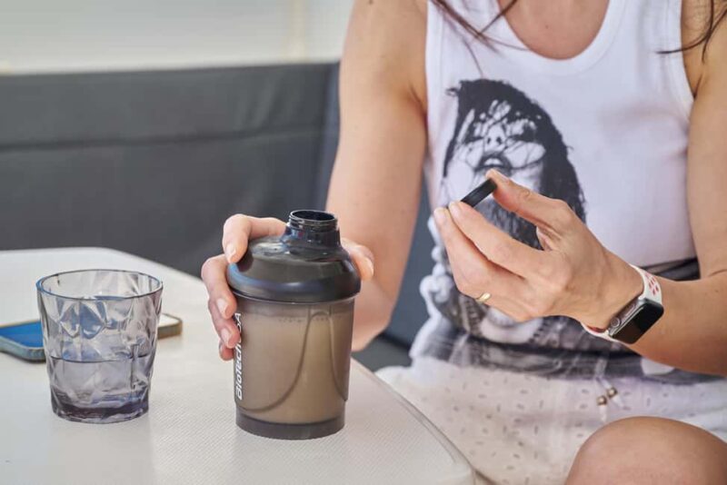 Heraklion: Dia Island Catamaran Trip with Sunset, Meal & Bar - Practical Details: Group Size and Accessibility