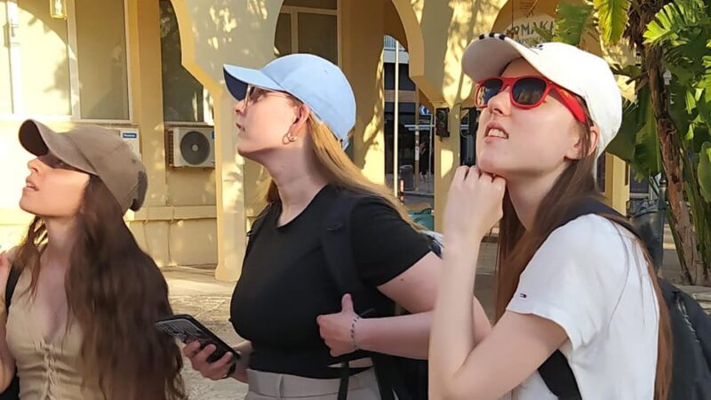 Heraklion: Family Zorba Treasure Hunt with Food Stops - Tempting Food Stops: Cretan Flavors and Snacks