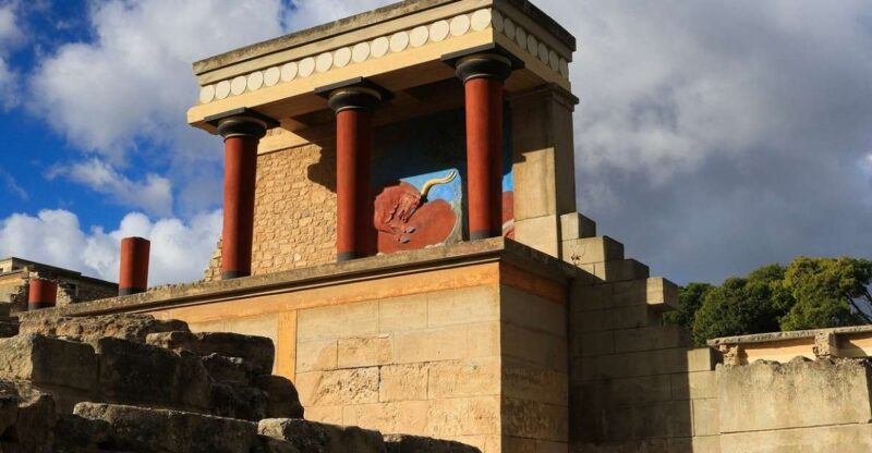 Heraklion: Guided Tour Knossos & Archanes Wine Tasting Tour - Wine Tasting at a Family-Owned Vineyard