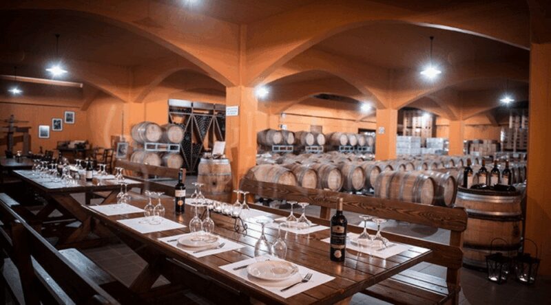 Heraklion Half-Day Tour, Cruise Friendly, Knossos+Top Sights - Engaging in a Pottery Workshop and Visiting a Monastery