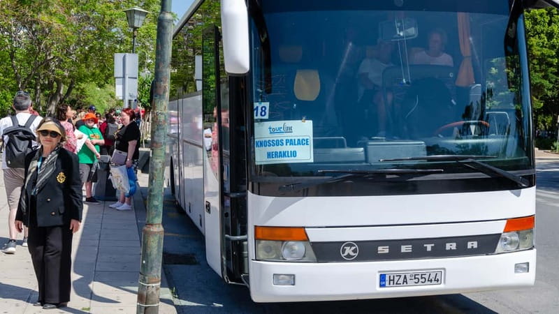 Heraklion: Heraklion Market & CretAquarium *SKIP The Line - The Market Experience: Fruits, Textiles, and Bargains