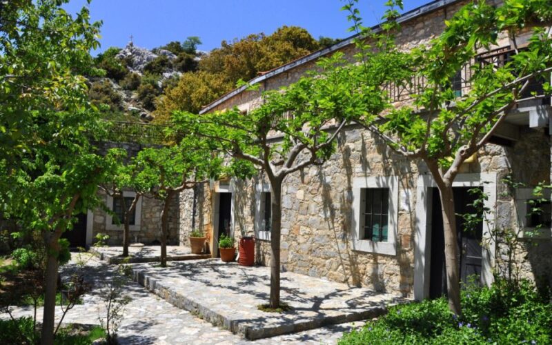 Heraklion: Lasithi Villages, Pottery Art & Knossos Palace - Lunch in the Picturesque Village of Tzermiado