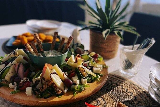 Heraklion: Private Catamaran Cruise to Dia with Meal & Drinks - Water Activities at Dia Island Bay