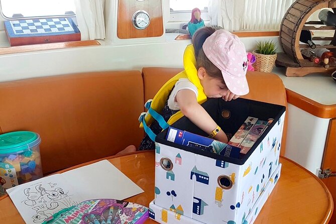 Heraklion: Private Catamaran Cruise to Dia with Meal & Drinks - WiFi and Entertainment Onboard