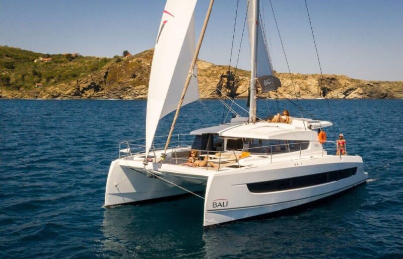 Heraklion: Private Sunset Catamaran Cruise to Dia with Wine - Luxurious Catamaran with Top-Notch Comfort and Amenities