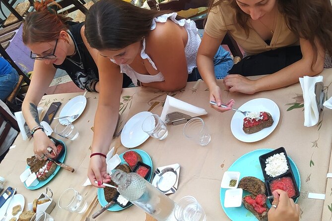 Heraklion Private Treasure Hunt with Food Stops - Admiring Morosini Fountain and the Street Art of Plateia Eleftherias