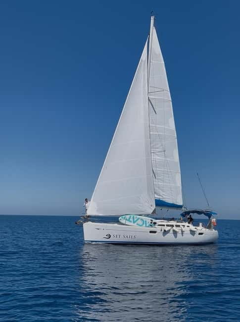 Heraklion: Sailing Trip to Dia Island with Lunch & Swimming - A Scrumptious Cretan Meal with Unlimited Local Drinks