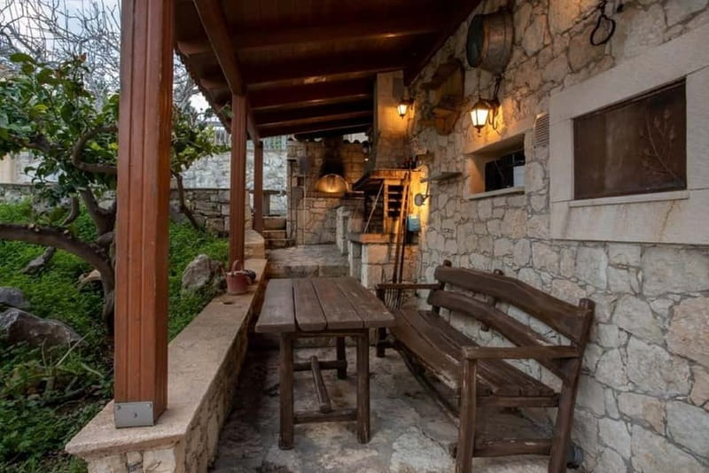 Heraklion: Wine, Olive Oil & Cheese Gastronomic Experience - Gourmet Pairings and Expert Tastings