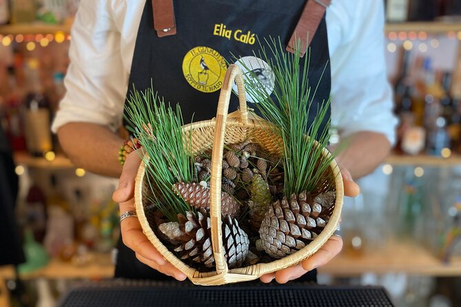 HERBS LAB - from plant to glass - Elia and Betty: Passionate and Knowledgeable Hosts