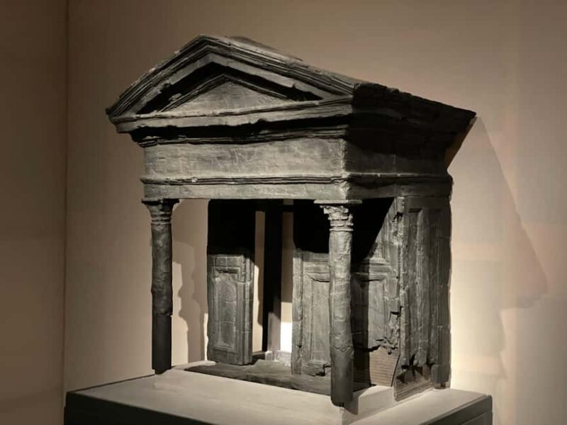 Herculaneum: Tickets & Tour with a Local Archaeologist - Comparing Herculaneum to Pompeii