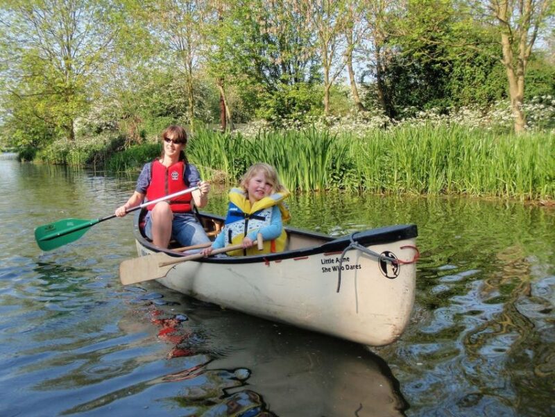 Hertfordshire: Canoe tour of the River Stort - The Stop at a Traditional Thatched Country Pub