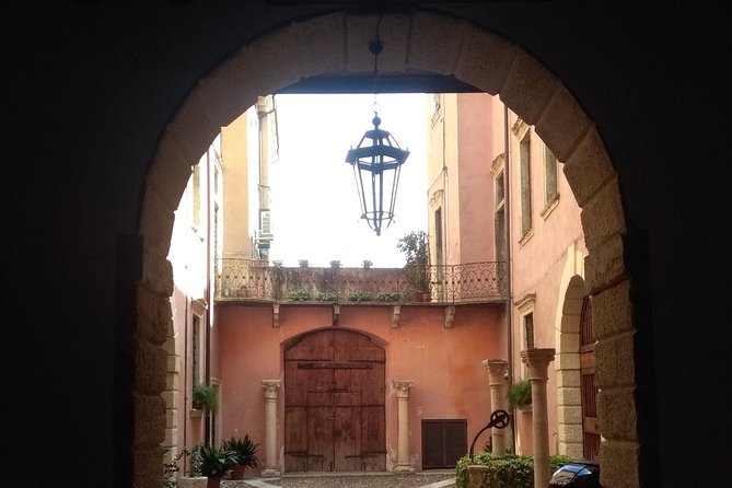 Hidden and fascinating Verona - 3 hour private walking tour - Key Points