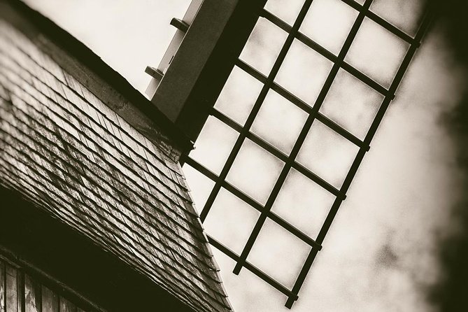 "Hidden Brugge" Photo Tour - 2hr open city tour & workshop - Visiting the 500-Year-Old Café Vlissinghe and Nearby Streets